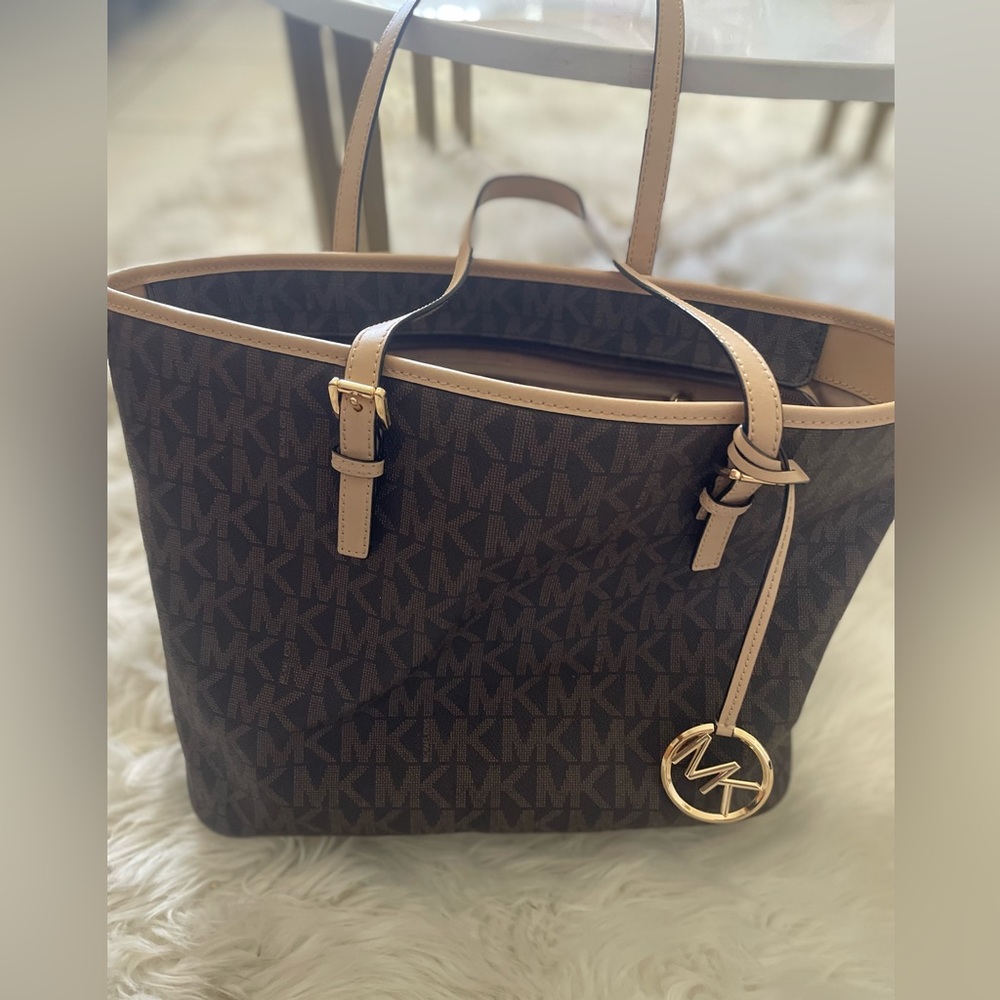 Michael Kors medium size logo tote!